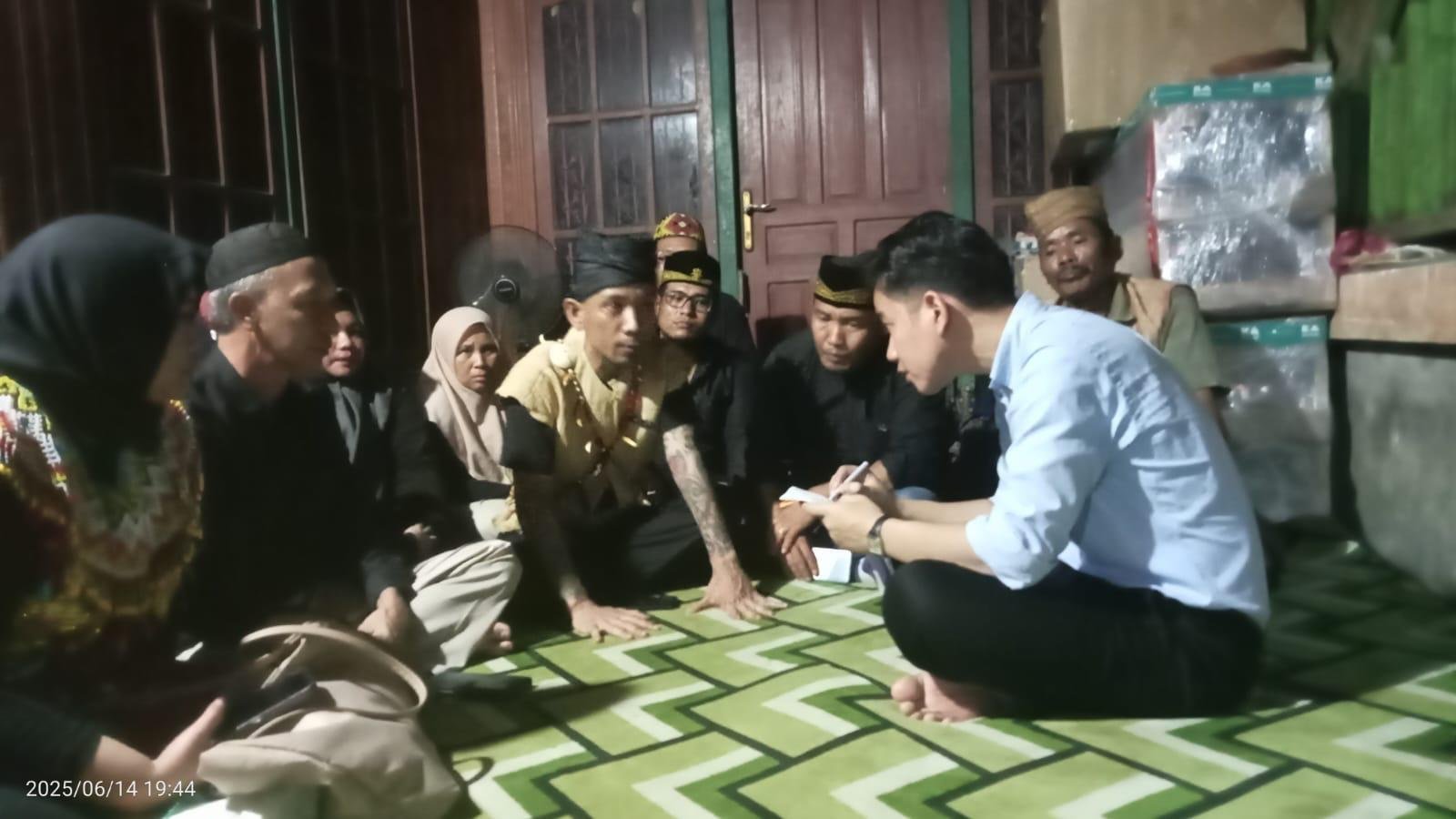 Kunjungan Semu Gibran ke Muara Kate