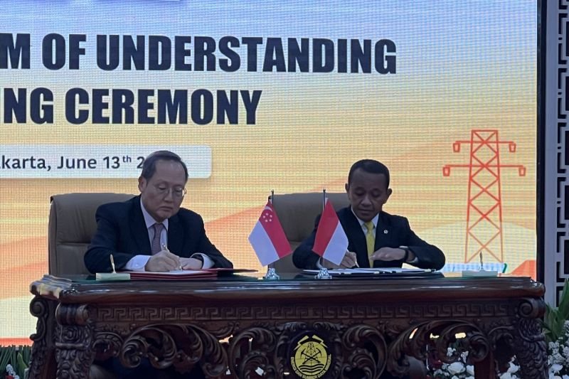 Indonesia Sepakati Ekspor Listrik Bersih ke Singapura