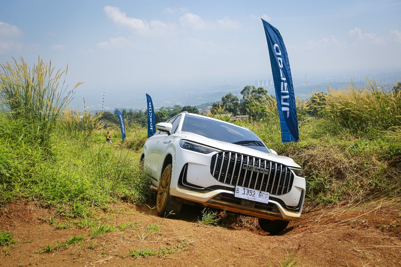 Jaecoo J8 AWD saat sesi test drive di Bogor, Jawa Barat, Selasa (17/6). Foto: apakabar.co.id/Farhan