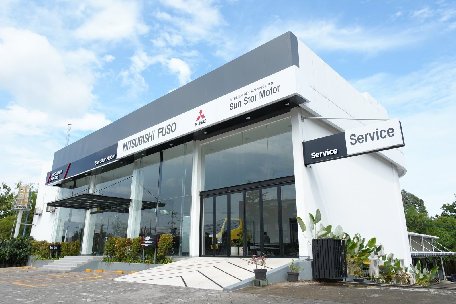 Mitsubishi Motors menghadirkan diler baru di Sleman, Yogyakarta. Foto: dok. MMKSI