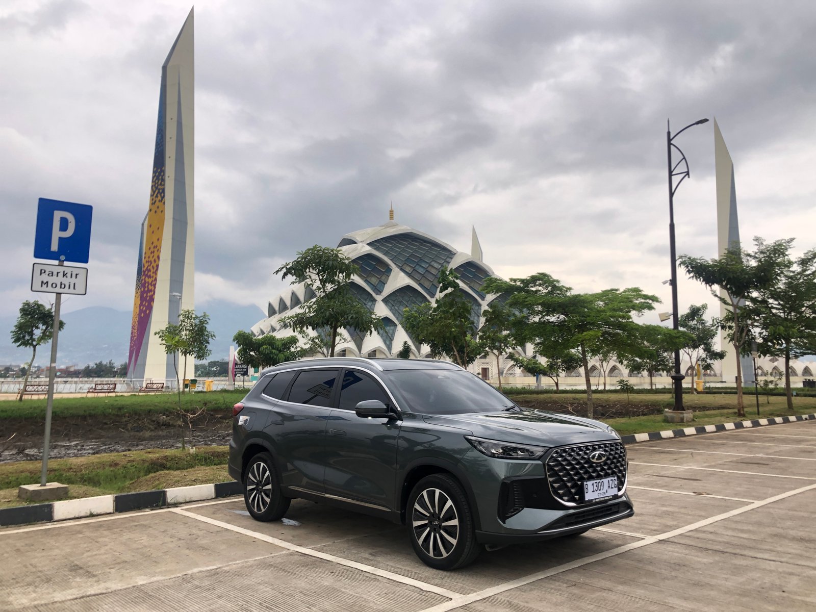 Jelajahi Rute Jakarta–Bandung, Konsumsi BBM Chery Tiggo 8 CSH Tembus 59 Km/Liter