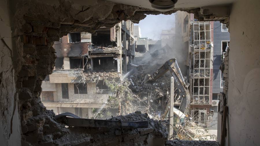 Kemlu Pastikan Evakuasi WNI dari Iran sedang Berlangsung