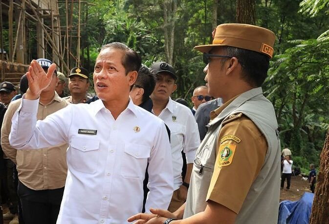 Menteri Hanif Ungkap Penyebab Banjir Puncak: Ekosistem Hulu Rusak