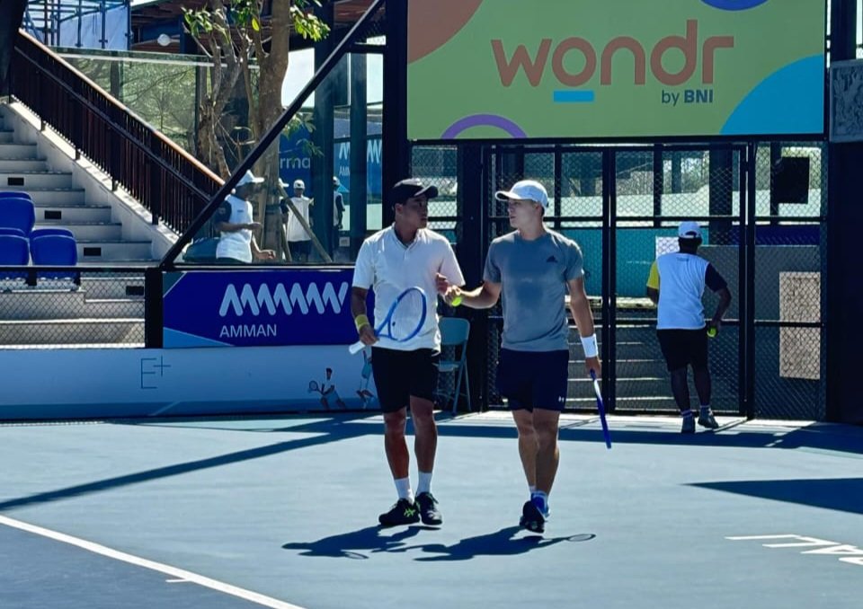 Petenis Indonesia-Amerika Serikat, Anthony Susanto/Alexander Chang saat tampil di turnamen Amman Men's World Tennis Championship seri ketiga di Nusa Dua, Bali, Kamis (7/8). Foto: istimewa