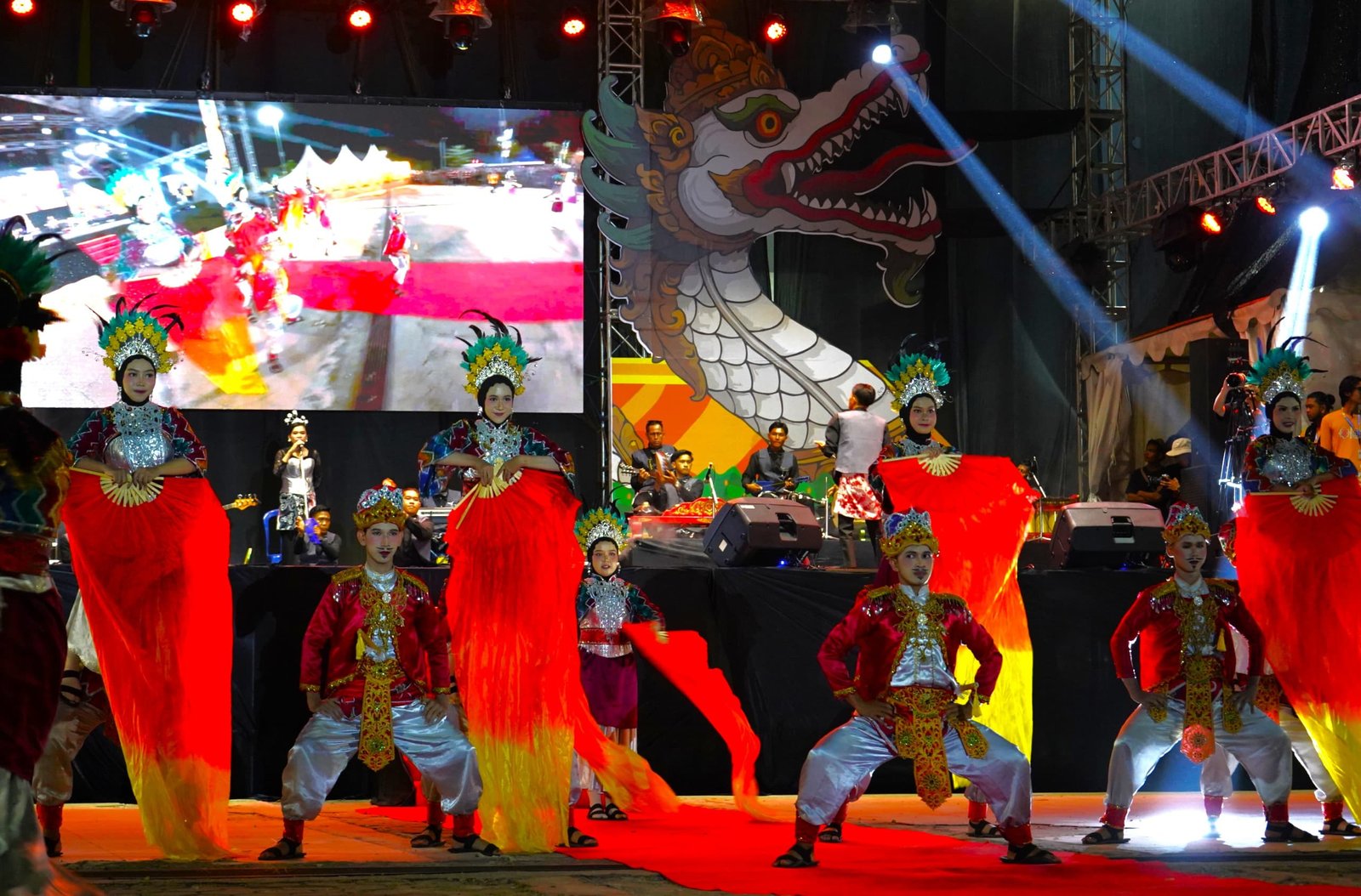 Penampilan tarian Dindang Sapaigalan yang dibawakan Sanggar Tari Bilik Budaya saat pembukaan Tapin Art Fest 2025, Jumat (1/8/2025). Apakabar.co.id/Muhammad Fauzi Fadilah