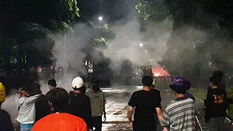 Massa Kepung Markas Brimob, 7 Polisi Terancam Insiden Rantis Maut