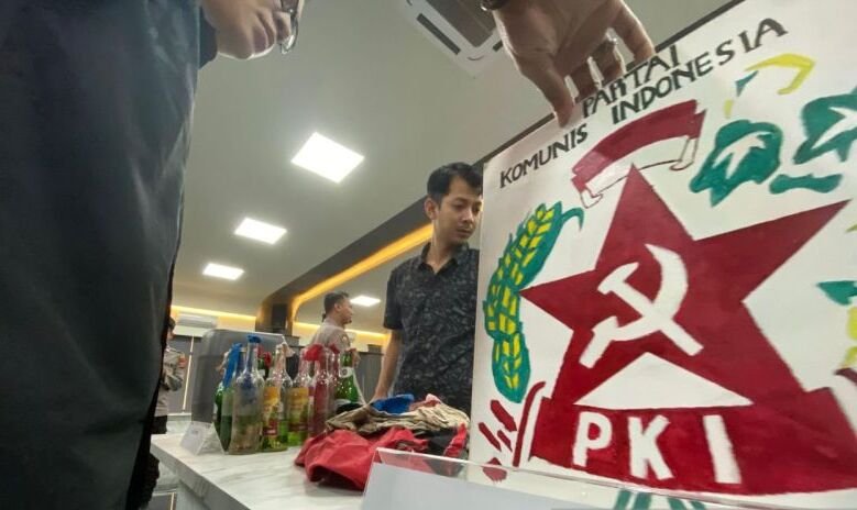 Simbol PKI Muncul Jadi Alat Peraga, Unmul Buka Suara